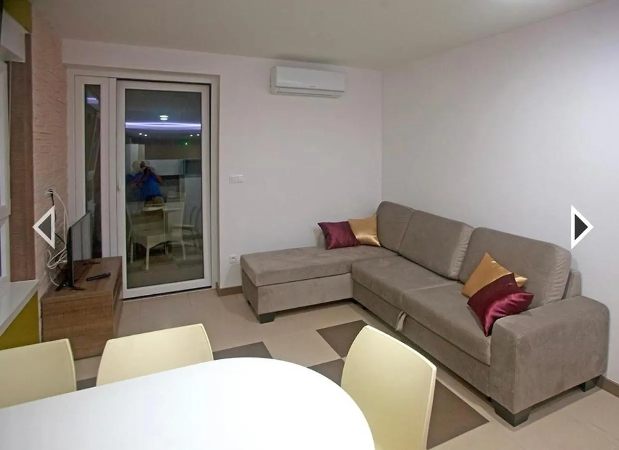 Daska Apartmani Njivice Croatia