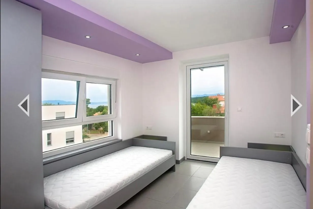 Daska Apartmani Njivice 0*,
