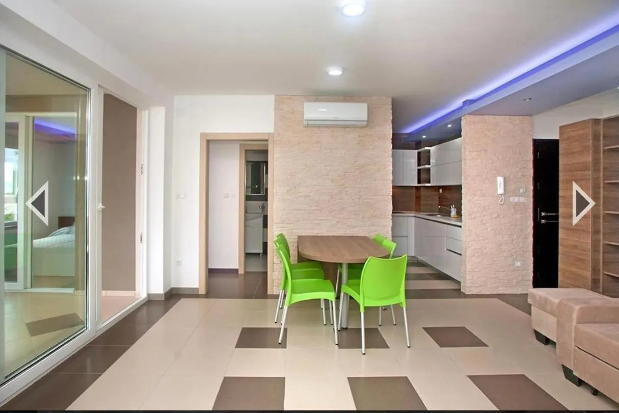 Daska Apartmani Njivice Apartment